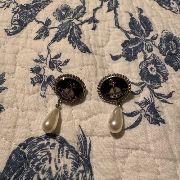 Vivienne Westwood Black and Silver Earrings - Picture 5 of 6